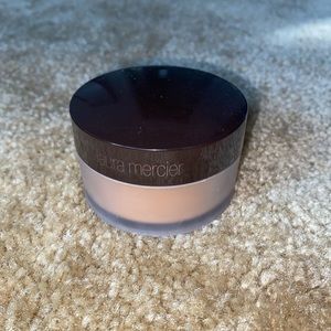 Laura Mercier Powder: Translucent Medium Deep